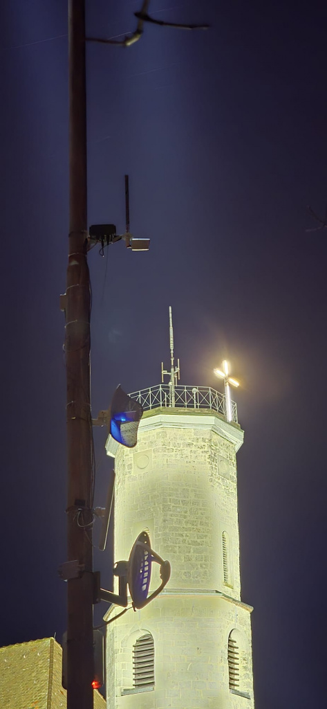 Mast mit Kirchturm